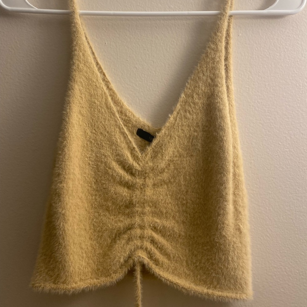Tie Fuzzy Crop Top 🧸